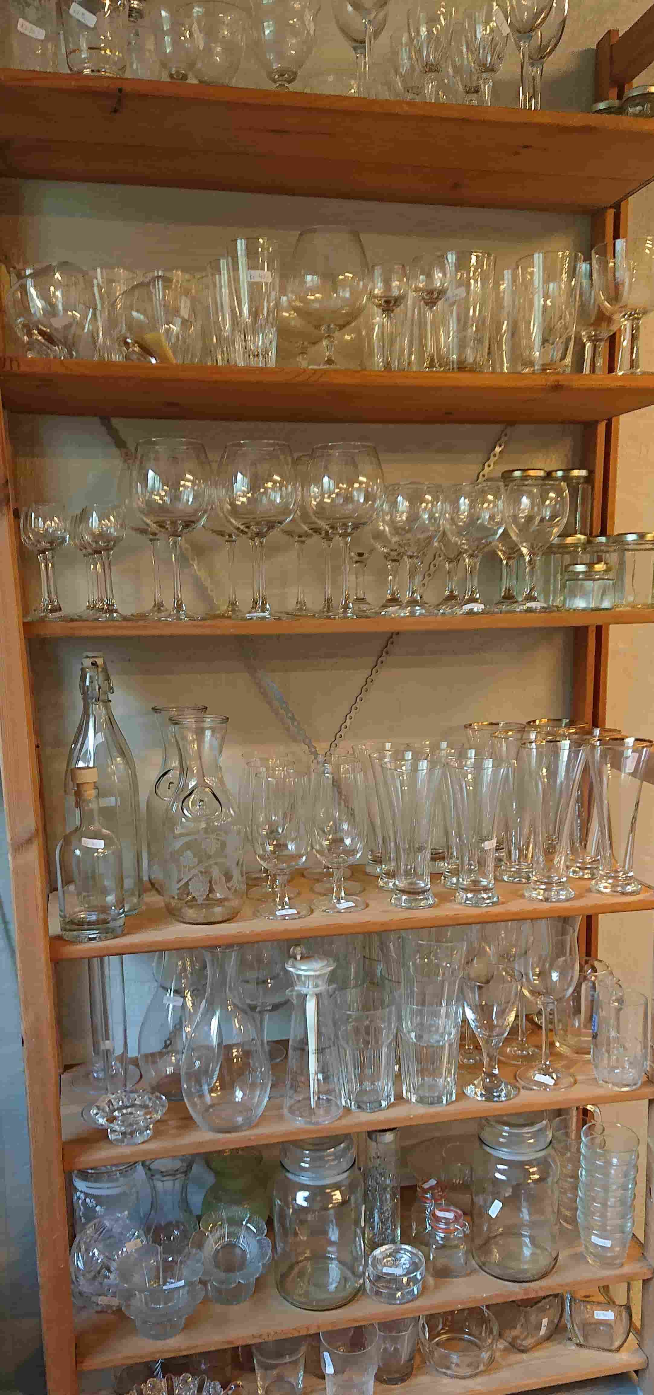 Hos Vivis Pryd kan du købe flotte glas til hverdag og fest.